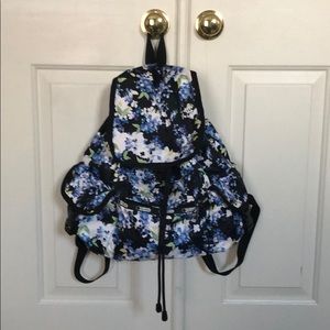 NWOT Lesportsac Voyager in blue multi